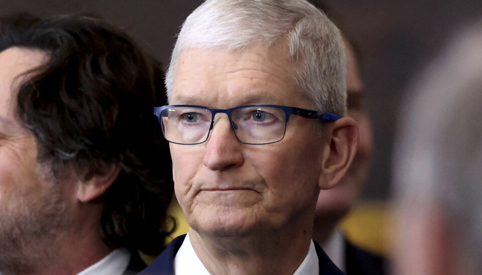 Apple-topp Tim Cook boblet ikke over glede da dette bildet ble tatt under presidentinnsettelsen i januar. Det er liten grunn til å tro at han reagerte på en mer positiv måte over EUs håndtering av DMA-reglene. 📸: Kevin Lamarque / Pool / AP
