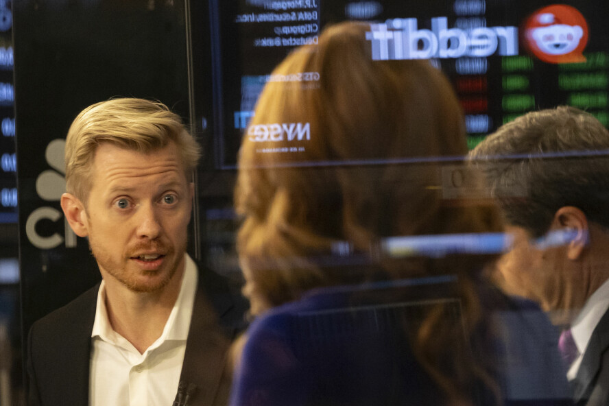 Reddit raser mot Anthropic, og mener de har brutt vilkårene for å bruke innhold fra deres sider. 📸: Yuki Iwamura / AP / NTB