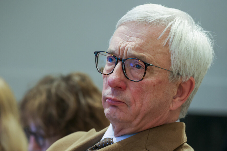 Riksrevisor Karl Eirik Schjøtt-Pedersen mener det er ikke tilfredsstillende at det fortsatt er like vanskelig å forholde seg digitale tjenester, dersom du for eksempel har et alvorlig sykt barn. 📸: Jan Langhaug / NTB