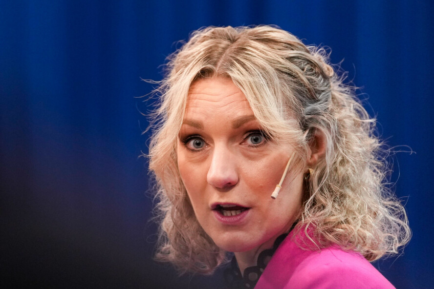 Digitaliserings- og forvaltningsminister Karianne Tung mener regjeringens AI-oppskrift skal senke terskelen for å ta i bruk AI innen næringslivet. 📸: Javad Parsa / NTB