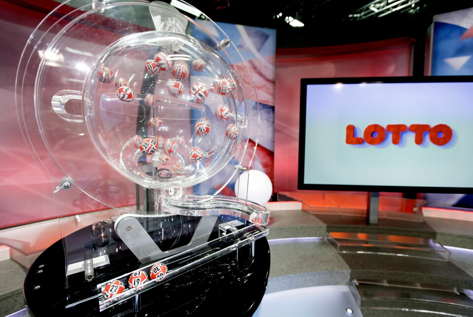 Det gikk mange timer fra Lotto-trekninga påskeaften, til alle vinnerne av 'supertrekninga' fikk vite om de hadde vunnet. Nå forteller Norsk Tipping hva som gikk galt.